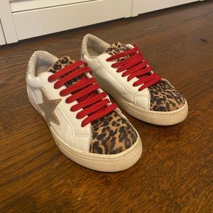 Super cute preppy sneakers!!